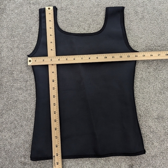 Black rash guard with yellow lining size Medium - Picture 2 of 8
